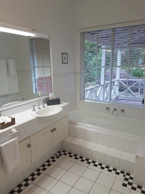 Two Sisters Chalets - Accommodation Cooktown 2