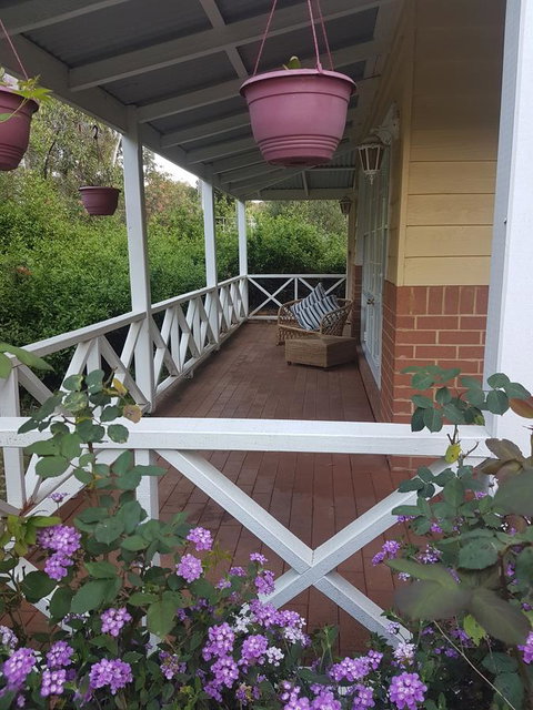 Two Sisters Chalets - Accommodation Cooktown 10