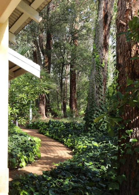 Two Sisters Chalets - Accommodation Cooktown 25