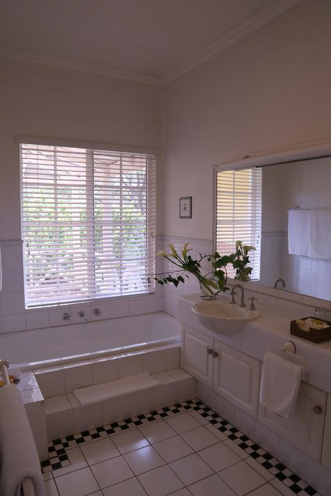 Two Sisters Chalets - Accommodation Cooktown 19