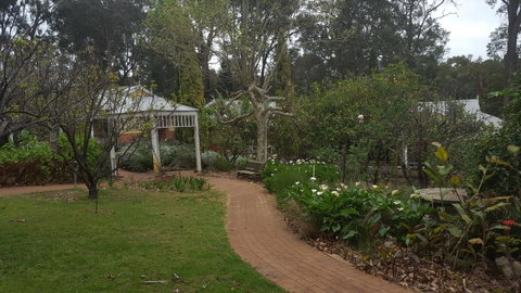 Two Sisters Chalets - Accommodation Cooktown 14