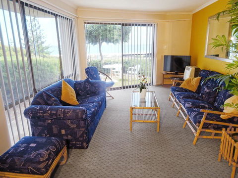 Scarborough & Absolutely Beachfront - Accommodation Cooktown 4