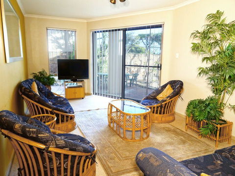 Scarborough & Absolutely Beachfront - Accommodation Cooktown 10