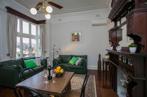 Danum House - Accommodation Cooktown 4