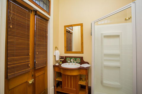 Danum House - Accommodation Cooktown 21