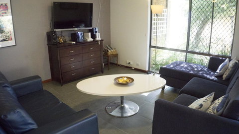 Relax, Bright & Airy Garden Villa - Accommodation Cooktown 22