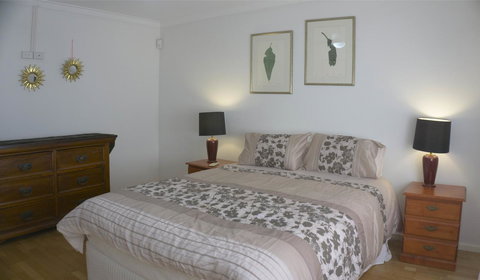 Relax, Bright & Airy Garden Villa - Accommodation Cooktown 4