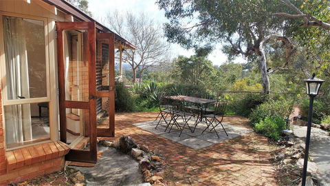 Eleebana Guest House - Accommodation Cooktown 1