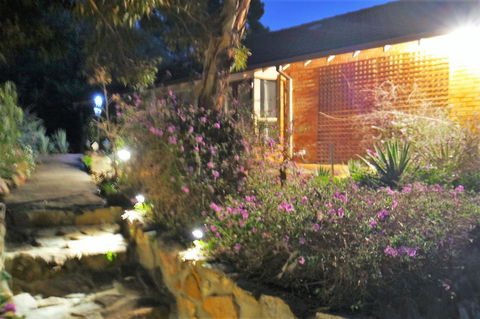 Eleebana Guest House - Accommodation Cooktown 38