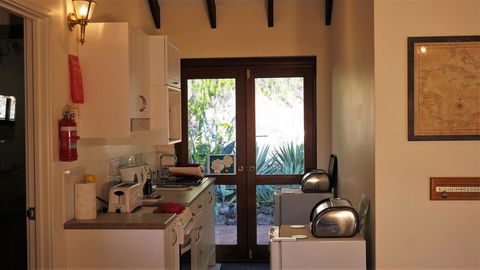 Eleebana Guest House - Accommodation Cooktown 21