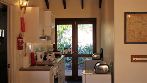 Eleebana Guest House - Accommodation Cooktown 20