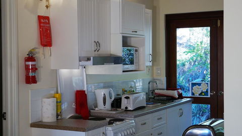 Eleebana Guest House - Accommodation Cooktown 26