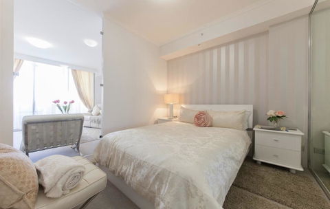 Perth Luxury City Apartment- Free Parking - Accommodation Cooktown 4