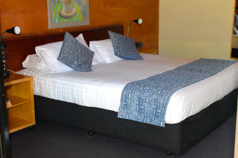 The Pemberton Hotel - Accommodation Cooktown 2