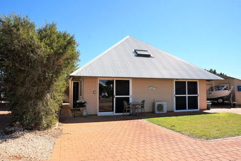 Osprey Holiday Village Unit 203 1 Bedroom - Accommodation Cooktown 11
