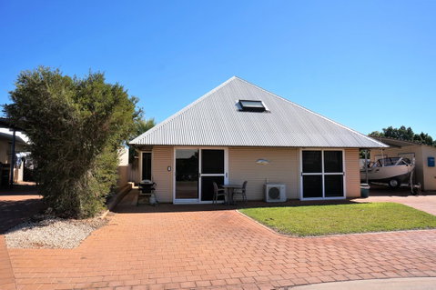 Osprey Holiday Village Unit 203 1 Bedroom - Accommodation Cooktown 0