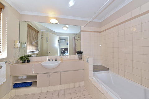 Inner Perth CBD 1X1 Apartment: 605451 - Accommodation Cooktown 4