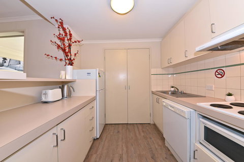 Inner Perth CBD 1X1 Apartment: 605451 - Accommodation Cooktown 13