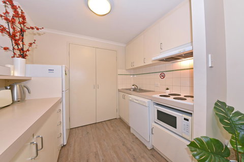 Inner Perth CBD 1X1 Apartment: 605451 - Accommodation Cooktown 14