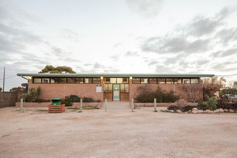 EUCLA MOTOR HOTEL - Accommodation Cooktown 9