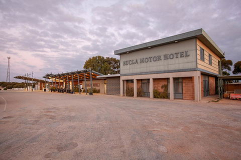 EUCLA MOTOR HOTEL - Accommodation Cooktown 0