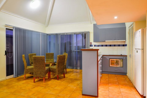 Osprey Holiday Village Unit 119 - Accommodation Cooktown 4