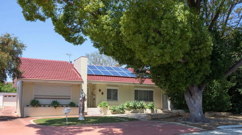 Susan Yong's Studio - Accommodation Cooktown 0
