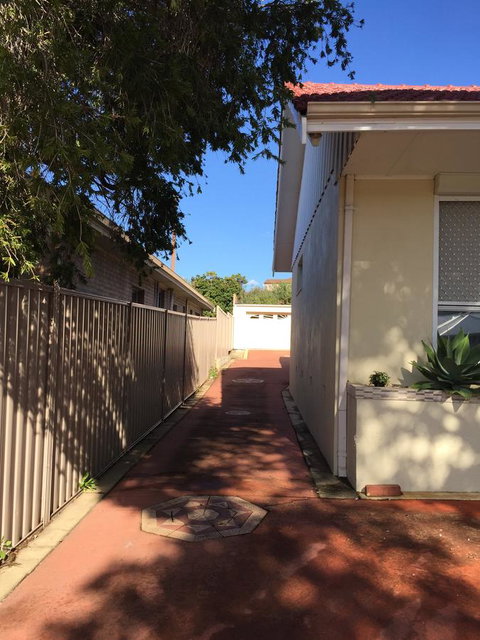 Susan Yong's Studio - Accommodation Cooktown 1