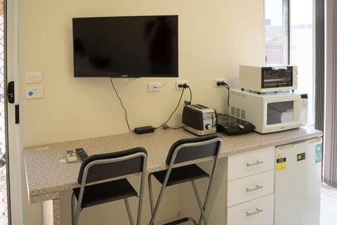 Susan Yong's Studio - Accommodation Cooktown 10