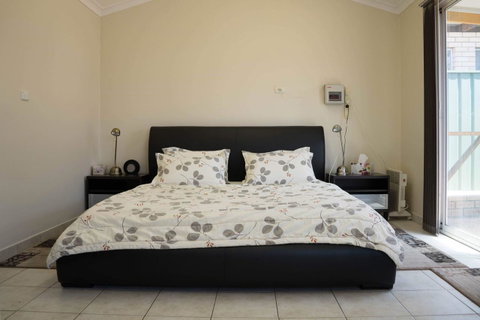 Susan Yong's Studio - Accommodation Cooktown 5