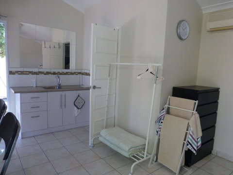 Susan Yong's Studio - Accommodation Cooktown 13