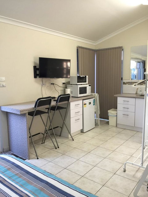Susan Yong's Studio - Accommodation Cooktown 9