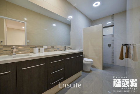 27 Kestrel Place - With Pool And Jetty - Accommodation Cooktown 10