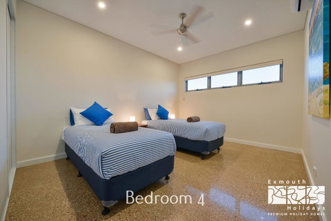 27 Kestrel Place - With Pool And Jetty - Accommodation Cooktown 12