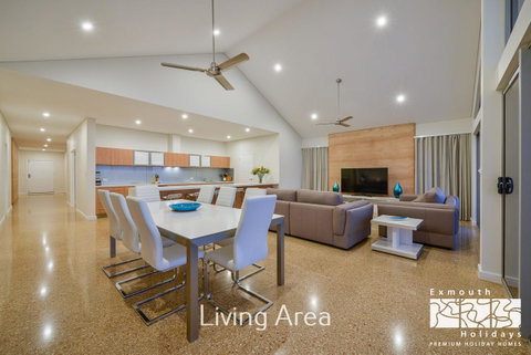 27 Kestrel Place - With Pool And Jetty - Accommodation Cooktown 3