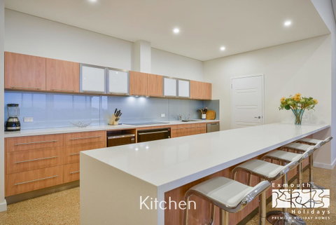 27 Kestrel Place - With Pool And Jetty - Accommodation Cooktown 4