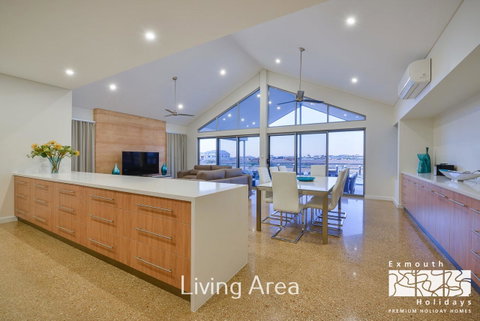 27 Kestrel Place - With Pool And Jetty - Accommodation Cooktown 5