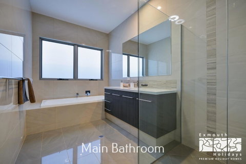 27 Kestrel Place - With Pool And Jetty - Accommodation Cooktown 13