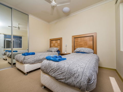 Seafront Unit 60 - Accommodation Cooktown 2