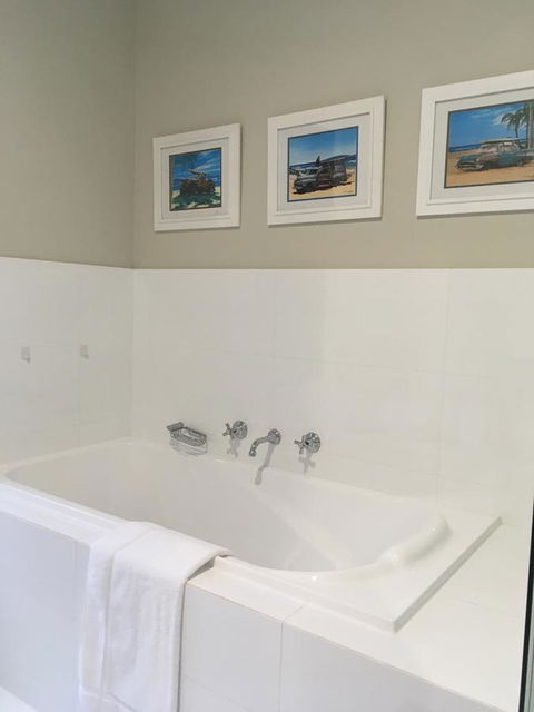 Rowley House - Accommodation Cooktown 1