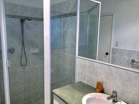 Charming Quiet Lodge-2 Minutes Walk To Shopping Complex - Accommodation Cooktown 13