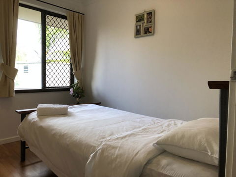 Charming Quiet Lodge-2 Minutes Walk To Shopping Complex - Accommodation Cooktown 17