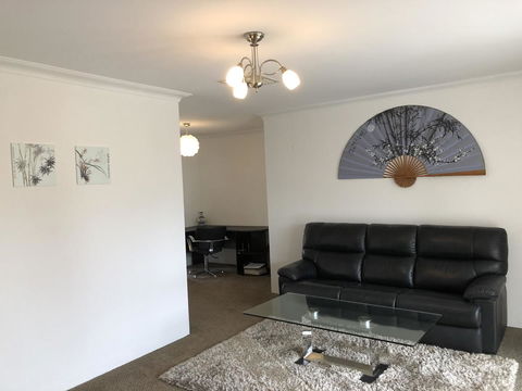 Charming Quiet Lodge-2 Minutes Walk To Shopping Complex - Accommodation Cooktown 6