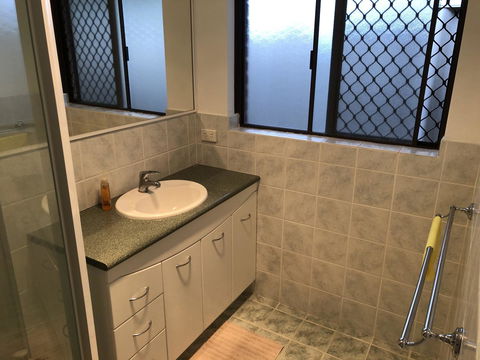 Charming Quiet Lodge-2 Minutes Walk To Shopping Complex - Accommodation Cooktown 15