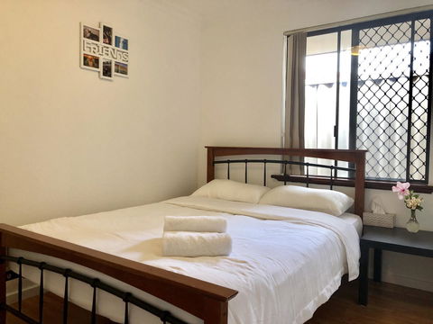 Charming Quiet Lodge-2 Minutes Walk To Shopping Complex - Accommodation Cooktown 16