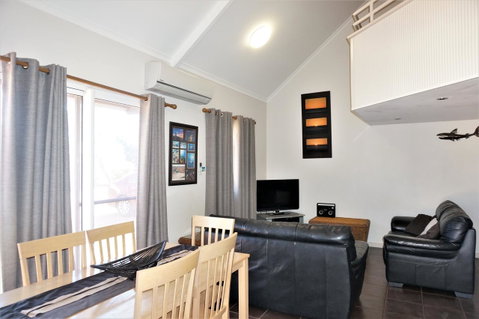 Osprey Holiday Village Unit 113 2 Bedroom - Accommodation Cooktown 1
