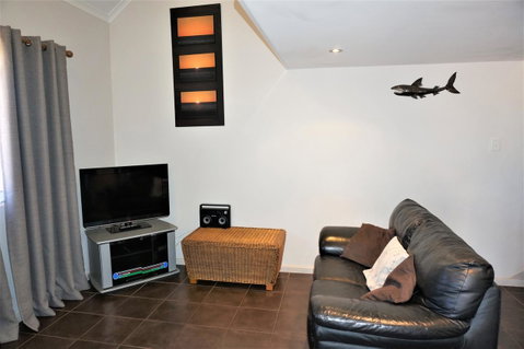 Osprey Holiday Village Unit 113 2 Bedroom - Accommodation Cooktown 2
