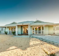 Blue Sky Escapes The Lookout Lancelin - Accommodation Cooktown