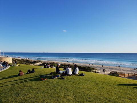 Scarborough - Oceanview 2 Bed, 2 Bathroom Apartment - Accommodation Cooktown 2