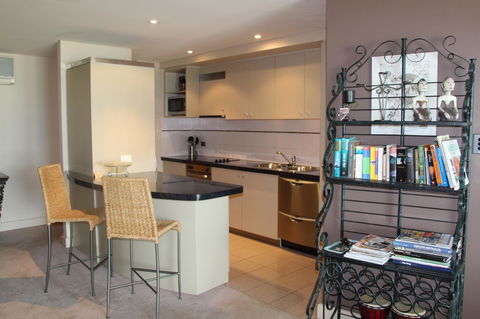 Scarborough - Oceanview 2 Bed, 2 Bathroom Apartment - Accommodation Cooktown 11